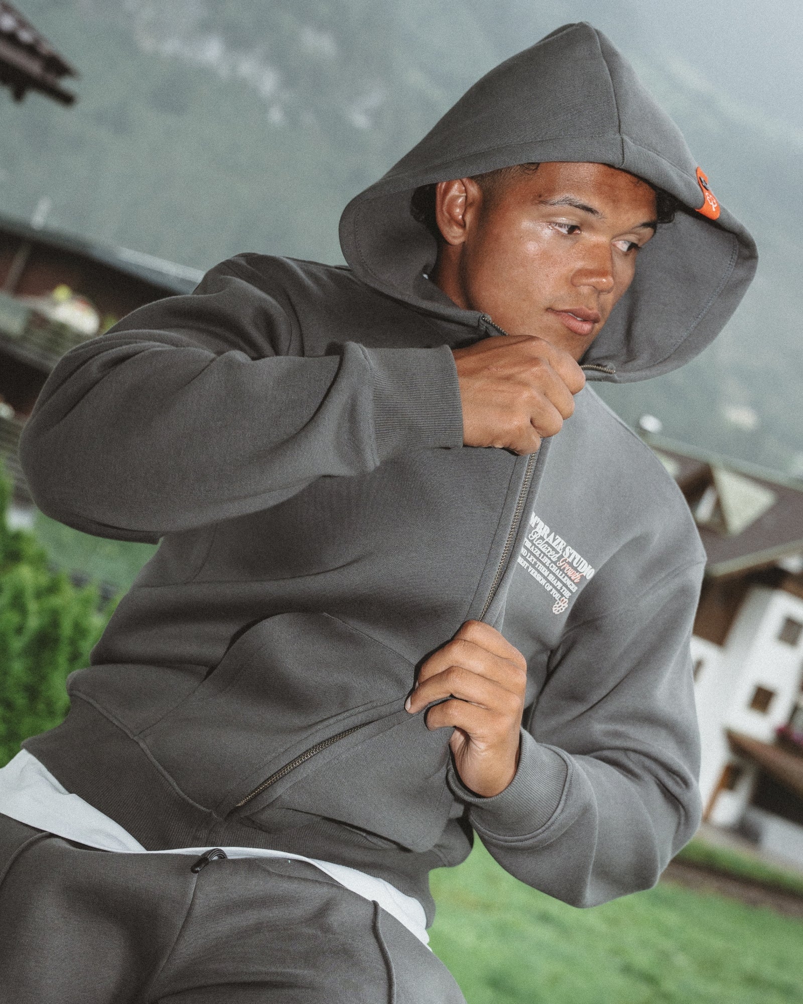 Studio Zipped Hoodie Loose Fit